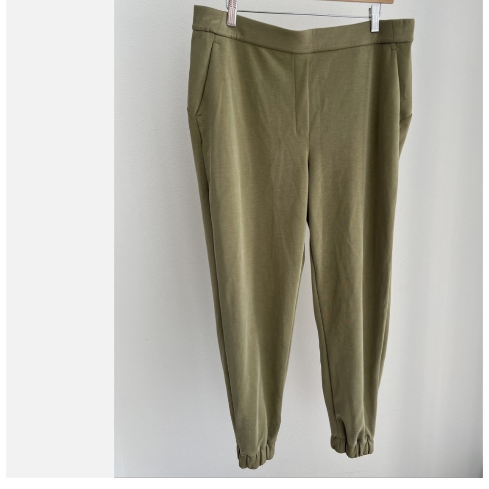 🌸 Lululemon Softstreme Relaxed HR
Pant 🌸